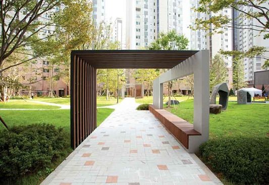 Sunlit Urbana Site Work